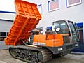 Auf dem Bild ist ein orangener Raupendumper abgebildet. Auf dem Bild ist ein orangener Raupendumper abgebildet.